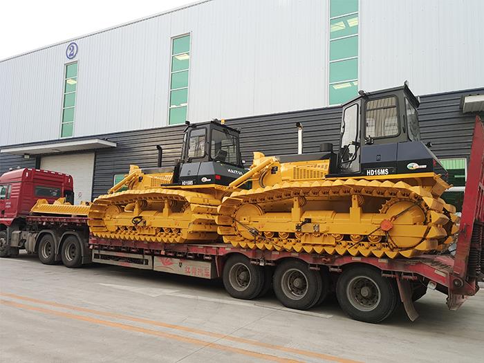 160hp swamp bulldozers (3) 160hp swamp bulldozers (3)