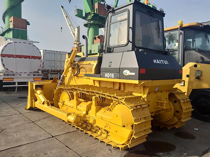 Bulldozer sobre orugas con cambio de potencia (12)